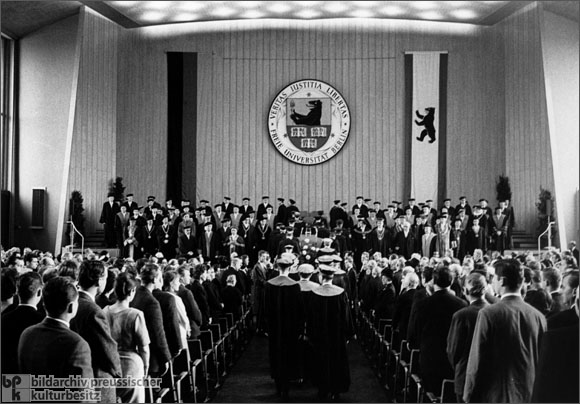 Einmarsch der Dozenten (um 1960)